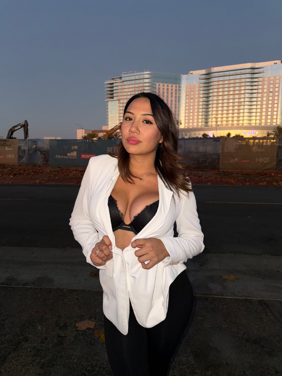 Take a pause and enjoy Ali Cruz — streaming from Las Vegas