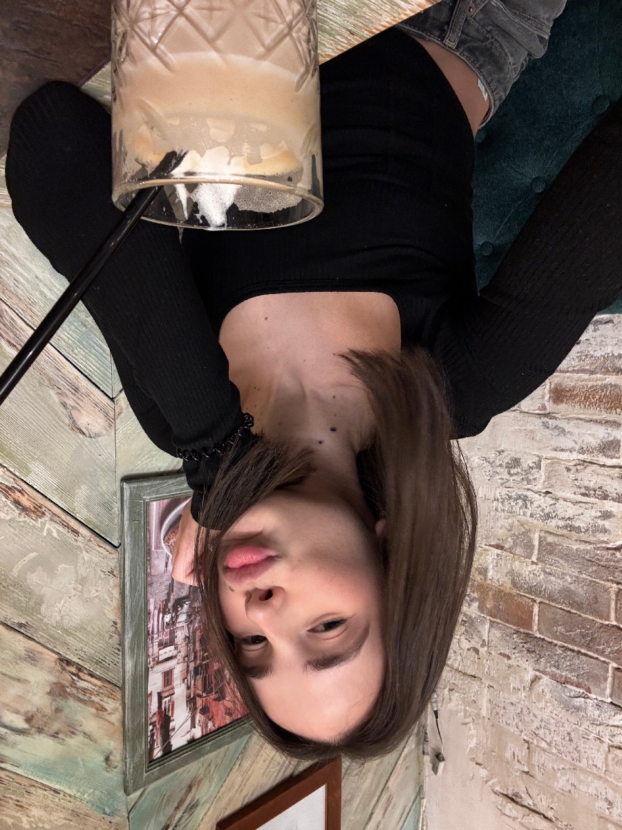 Fresh photos, fresh mood — Tina online in Las Vegas